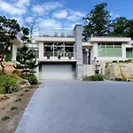 Private Modern Queenswood Suite