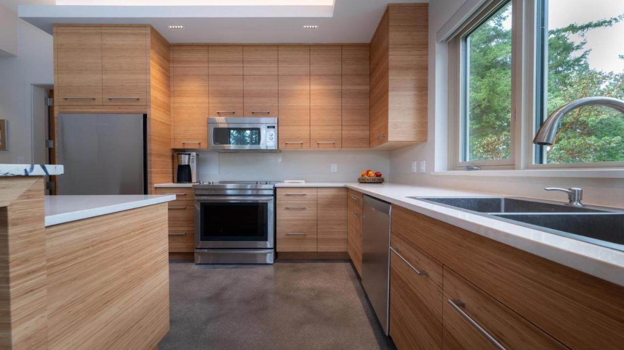 Private Modern Queenswood Guest house