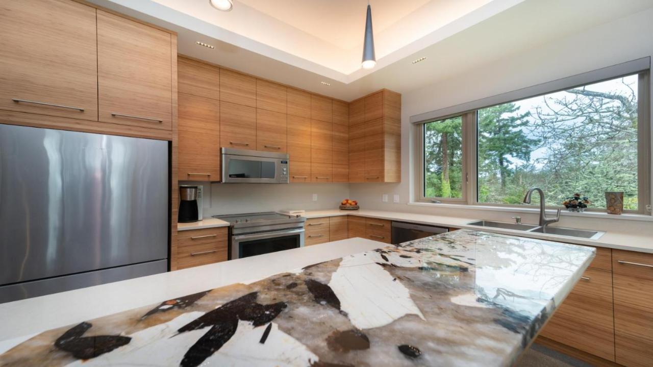 Private Modern Queenswood Guest house *