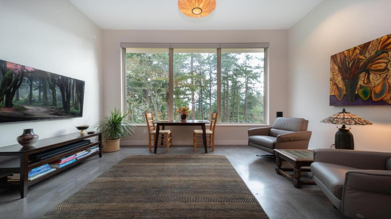 Private Modern Queenswood Guest house Victoria