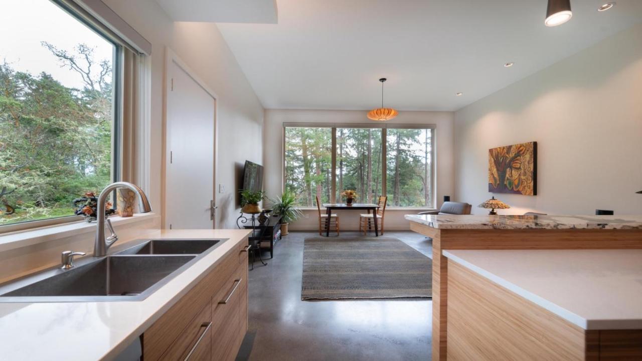 Private Modern Queenswood Guest house Victoria