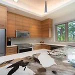 Private Modern Queenswood Suite