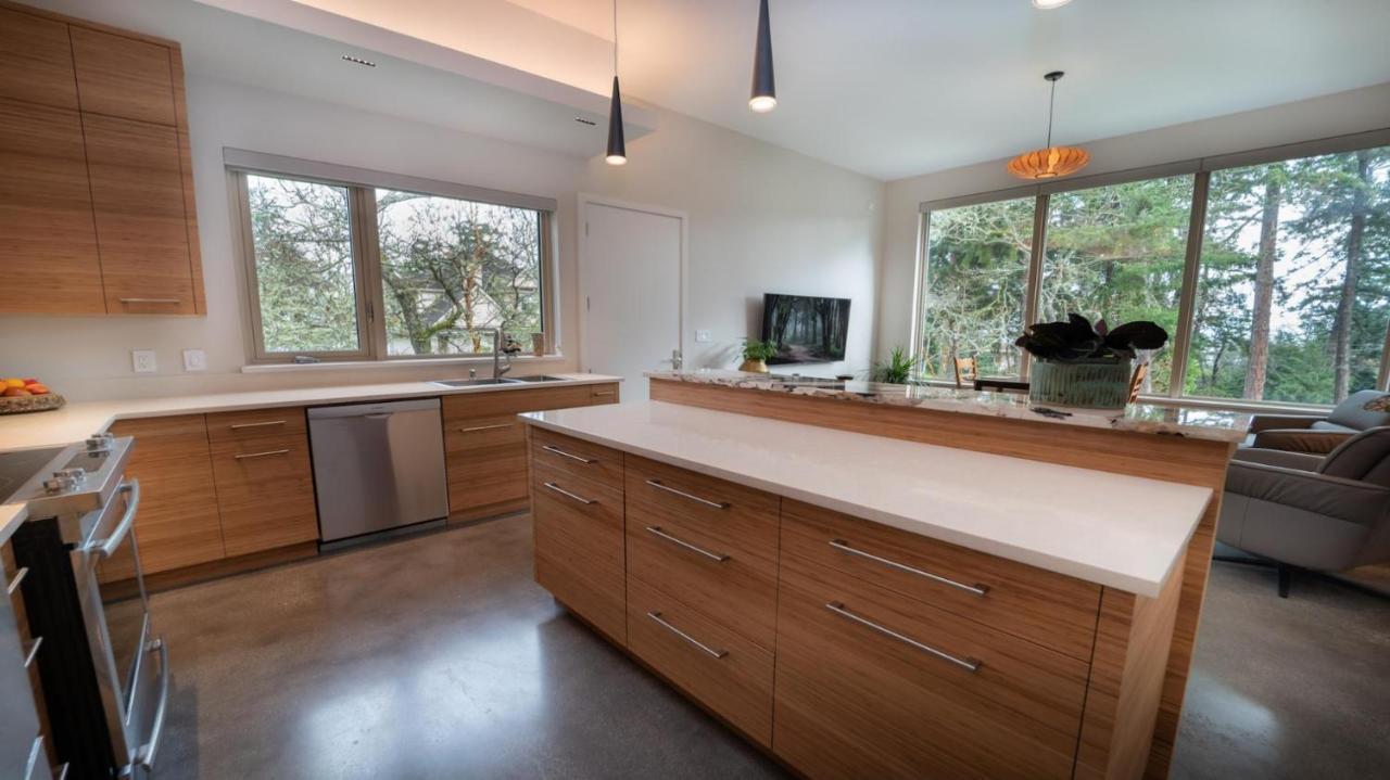 Private Modern Queenswood Guest house Victoria